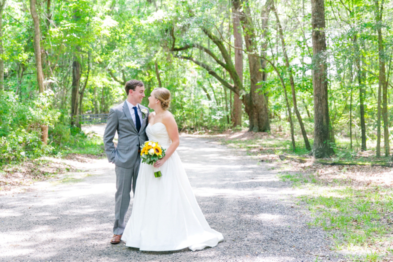 Yellow-Navy-Oak-Pointe-Plantation-Wedding_0036