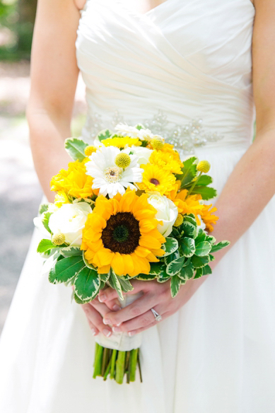 Yellow-Navy-Oak-Pointe-Plantation-Wedding_0045