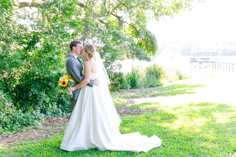 Yellow-Navy-Oak-Pointe-Plantation-Wedding_0124