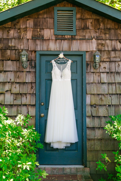 Rustic-Navy-Pink-Carriage-House-Wedding_0004